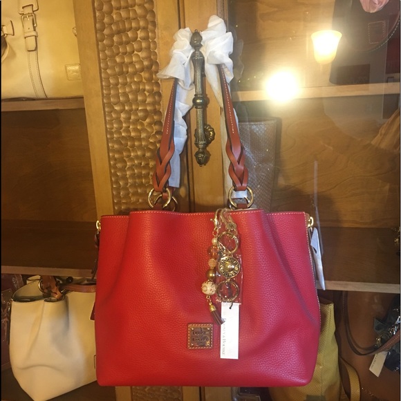 Dooney & Bourke Handbags - NWT Lrg pebbled grain Dooney & Bourke Zip Barlow